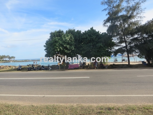 90P Perches in Midigama