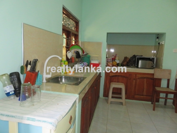 Cozy Two Bedroom house in Hikkaduwa