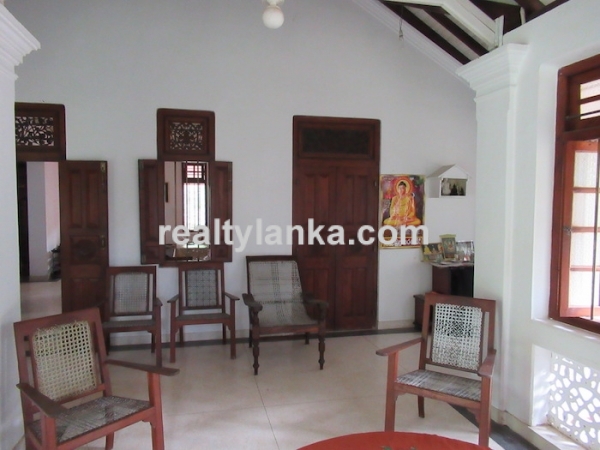 Well Maintained Colonial House Near Mirissa