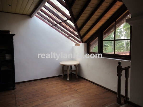 Well Maintained Colonial House Near Mirissa